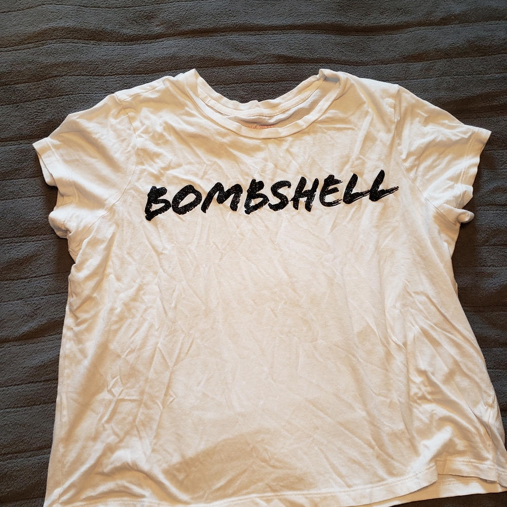 Bombshell tee